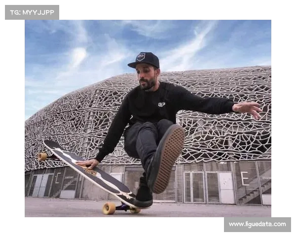 法国选手Simon Chapelet体验华南赛道，赞誉中国车手水平